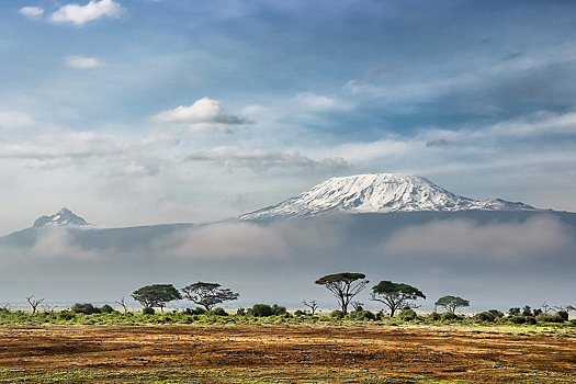 Пятеро погибли в результате крушения вертолета на высочайшей горе Африки