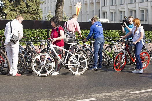 Заставил подчинённых — заставит и остальных: мэр Ярославля призвал всех кататься ночью на велосипедах