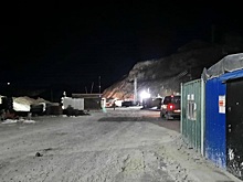 После обвала породы на руднике в Амурской области пропала связь с 13 шахтерами, на выручку выехали горноспасатели из Нерюнгри