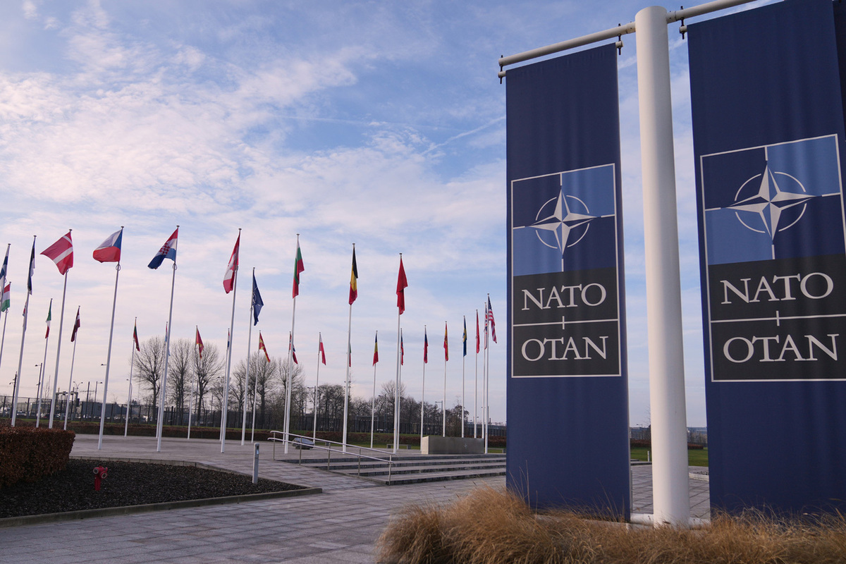 НАТО готовится к располовиниванию: то, что придет ему на смену, России точно не понравится