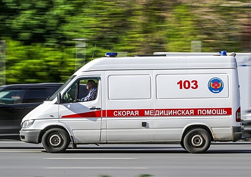 Такси перевернулось в Москве: пострадали женщина и двое детей