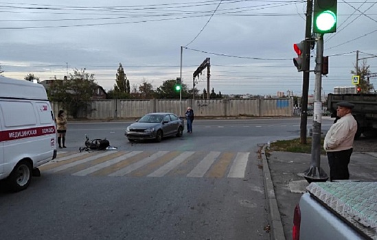 В Ростове автоледи сбила мужчину на скутере