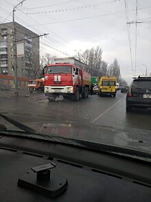 В Саратове при столкновении легкового автомобиля и грузовика пострадали четыре человека