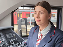 23-летняя девушка стала первой женщиной-машинистом в Новосибирской области