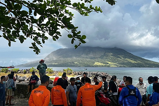 Что известно об извержении вулкана  Руанг в Индонезии. Фото и видео