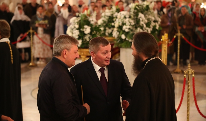 Губернатор Андрей Бочаров поздравил митрополита Феодора со Светлой Пасхой