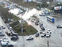 С дымом и искрами: затяжное падение столба в Севастополе попало на видео