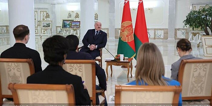 Лукашенко более трех часов отвечал на вопросы журналистов