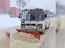 В Ставрополе сняли на видео автобус ПАЗ, переделанный в бульдозер для чистки снега