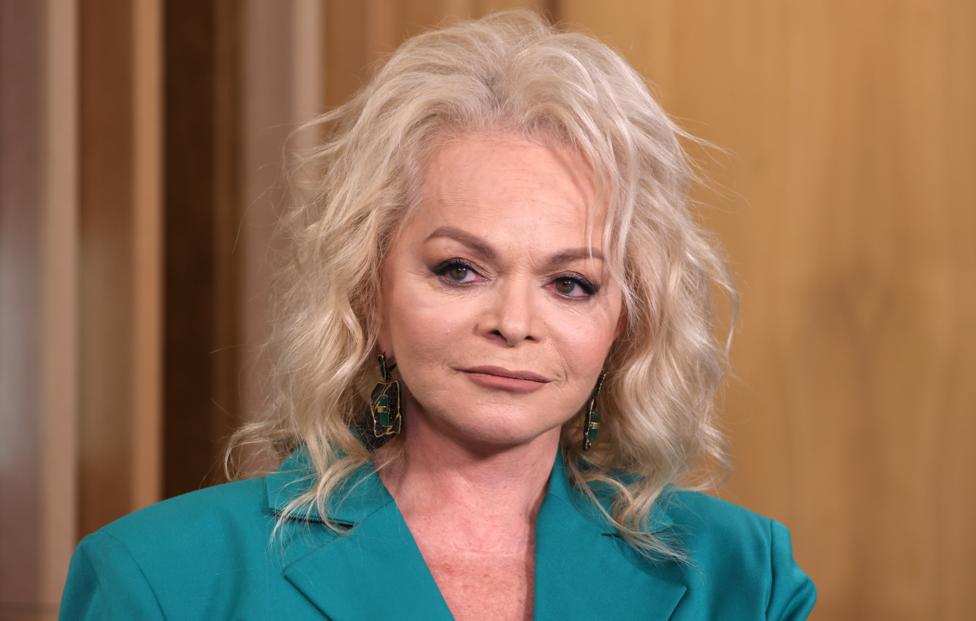 Появились новые подробности сделки по продаже квартиры Долиной