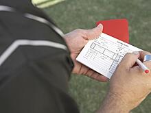 Футболиста дважды удалили с поля за две минуты