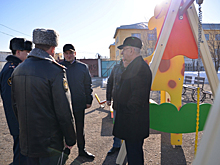 Юрий Берг посетил выставку работ заключенных ИК-8