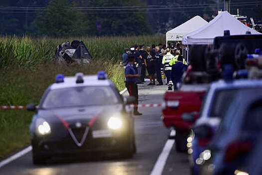 La Repubblica: под Турином падающий самолет задел машину, погибла девочка