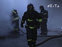 Заброшенный магазин сгорел во Владивостоке - вероятно, поджог