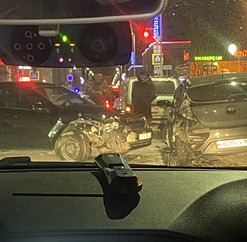 Пьяный житель ХМАО протаранил несколько машин на угнанном автомобиле