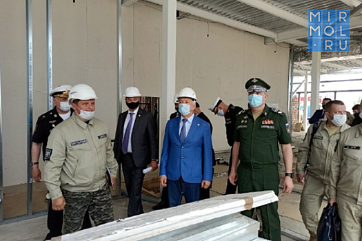 Глава Дагестана и замминистра обороны России осмотрели строящийся в Ботаюрте инфекционный госпиталь
