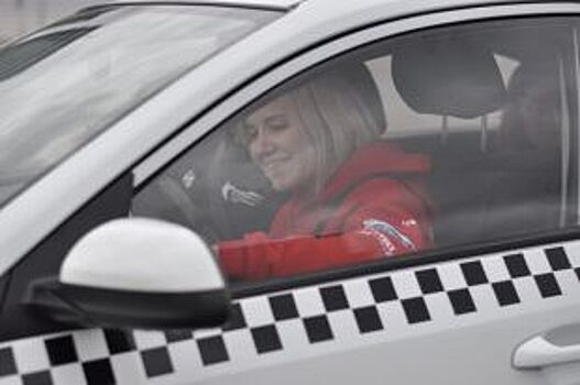 «Не люблю пьяных женщин». Лучший таксист России о пассажирах и дорогах