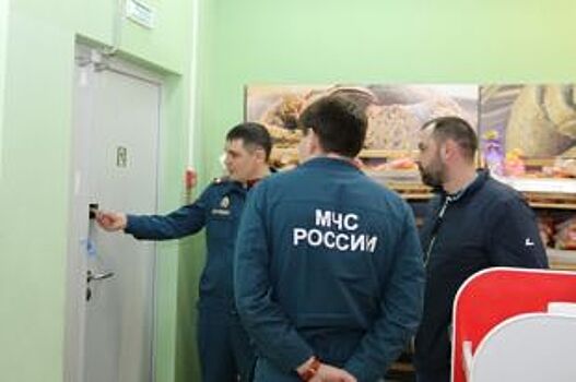 В югорских торговых центрах выявляют нарушения противопожарных правил