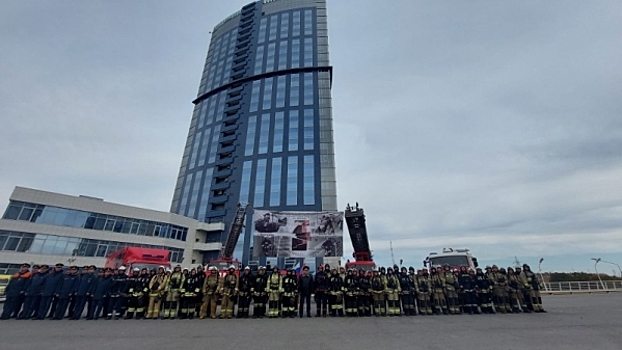 На крыше «Волгоград-СИТИ» очевидцы наблюдали пожарных