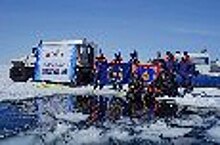Знамя Академии ФСИН России погрузили в озеро Байкал на глубину 15 метров