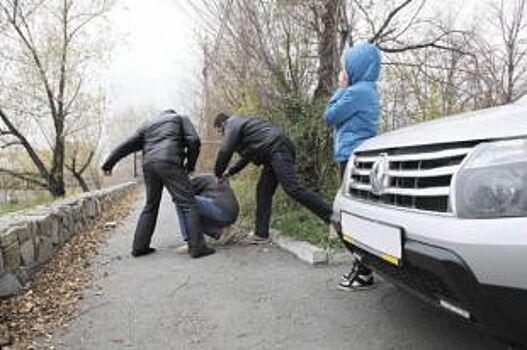В Красноярске водители устроили драку из-за объезда затопленной улицы