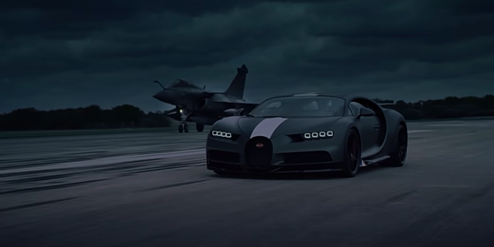 На видео показали гонку с участием автомобиля Bugatti и истребителя