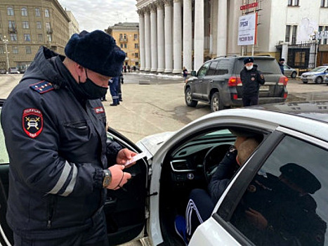 В Волгограде проходят массовые проверки водителей