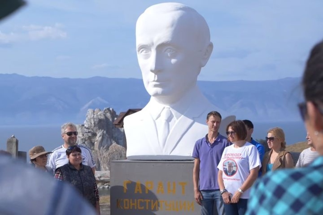 Статуя в путина