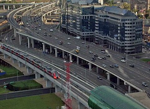 Возле станций МЦК высадят голубые ели и живые изгороди