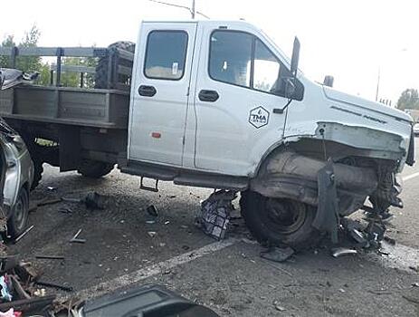 Три человека пострадали при столкновении "Урала" и "двенадцатой" в Самарской области