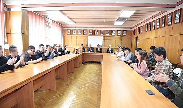 Делегация Хэбэйского геологического университета посетила университет Обручевского района
