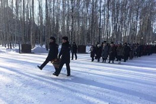 Почтили память. В Ханты-Мансийске к 23 февраля организовали митинг