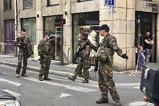 Опубликованы новые снимки подозреваемого во взрыве в Лионе