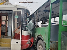 В Новосибирске три пассажирки троллейбуса пострадали при столкновении с трамваем