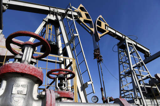 Bloomberg: средняя цена на российскую нефть упала до минимума более чем за два года