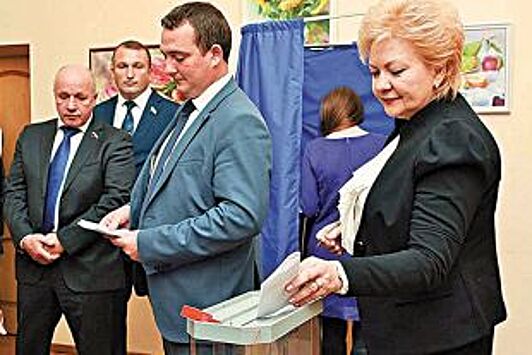 И снова - женщина! Курские депутаты поделили кресла и портфели