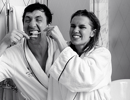 Вместе в ванной, в постели и за чисткой зубов: Мельникова и Смольянинов показали свою семейную жизнь