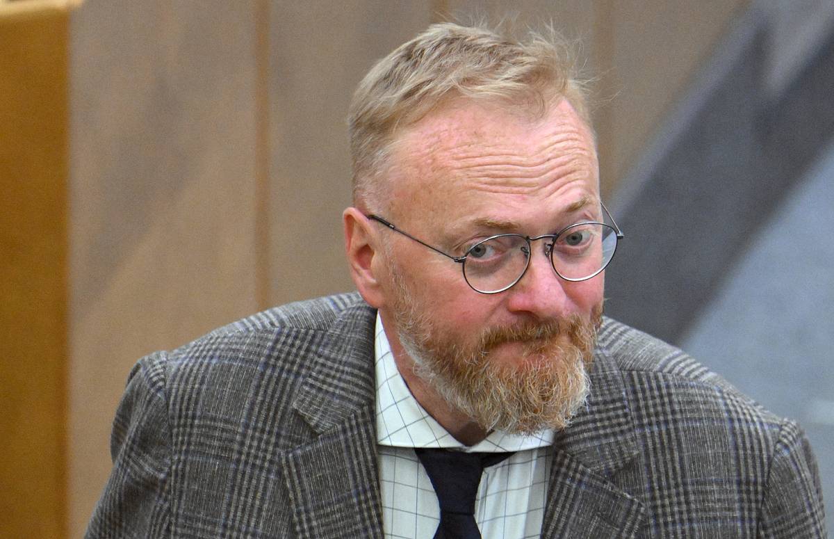 Милонов устроил новогодний рейд по борделям