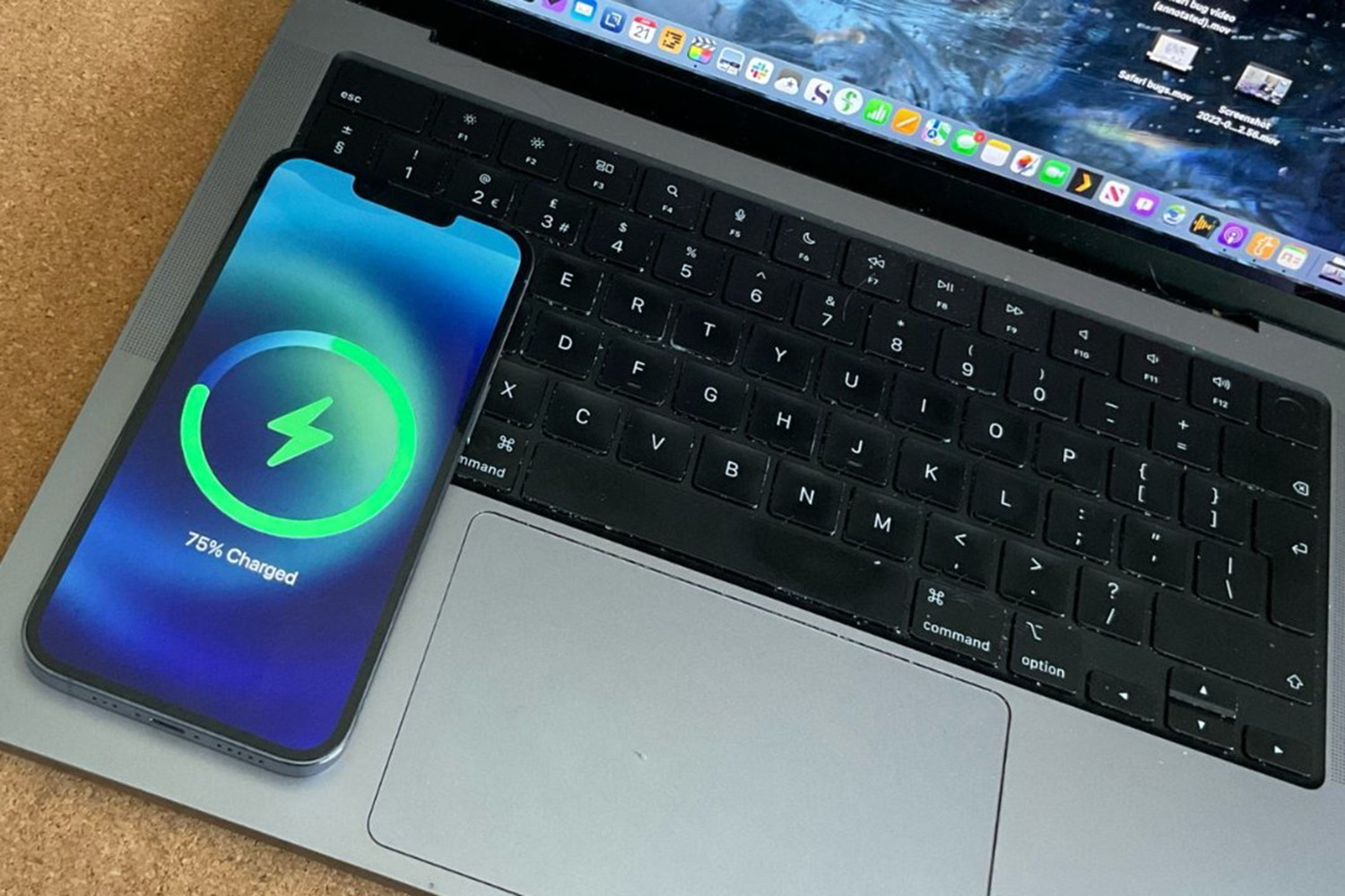 MacRumors: iPhone 15 научился показывать время даже при разряженном аккумуляторе