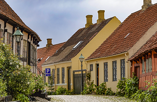 Домик в европейской деревне: какие ограничения и возможности покупки недвижимости остались для россиян в ЕС?