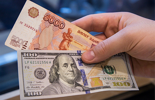 Рубль отыграл часть падения. Доллар опустился ниже 67 рублей