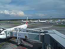 Удорожание услуг аэропортов: кто заплатит — перевозчики или пассажиры?