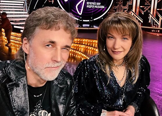 Бисексуалды топтық секс туралы онлайн бейнелер