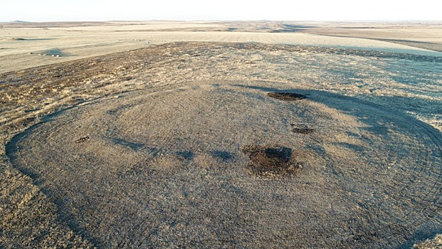 70-метровая «подкова» в степи: археологи исследовали первый геоглиф на Южном Урале