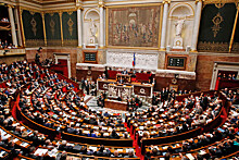 Во Франции правящая коалиция и союз левых вровень завершили первый тур выборов в парламент