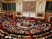 Во Франции правящая коалиция и союз левых вровень завершили первый тур выборов в парламент