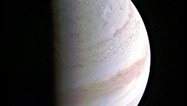 Зонд Juno получил самые четкие фотографии Юпитера