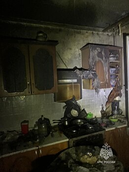В Оренбурге пожарные спасли 7 человек из горящей квартиры