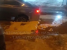 Асфальт провалился под машиной в ЖК «Красная поляна» на Казанском шоссе