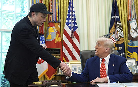 Маск коротко отреагировал на предложение Медведева помочь помириться с Трампом
